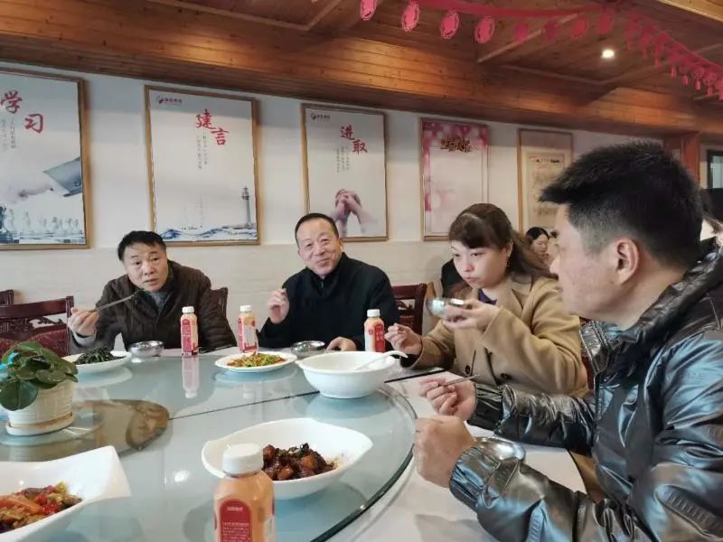 美味佳肴迎新春 尊龙时凯家人乐融融